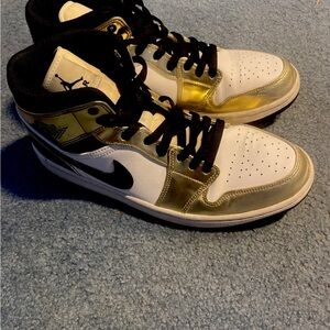 Air Jordan 1 Retro Unisex White and Gold Sneakers